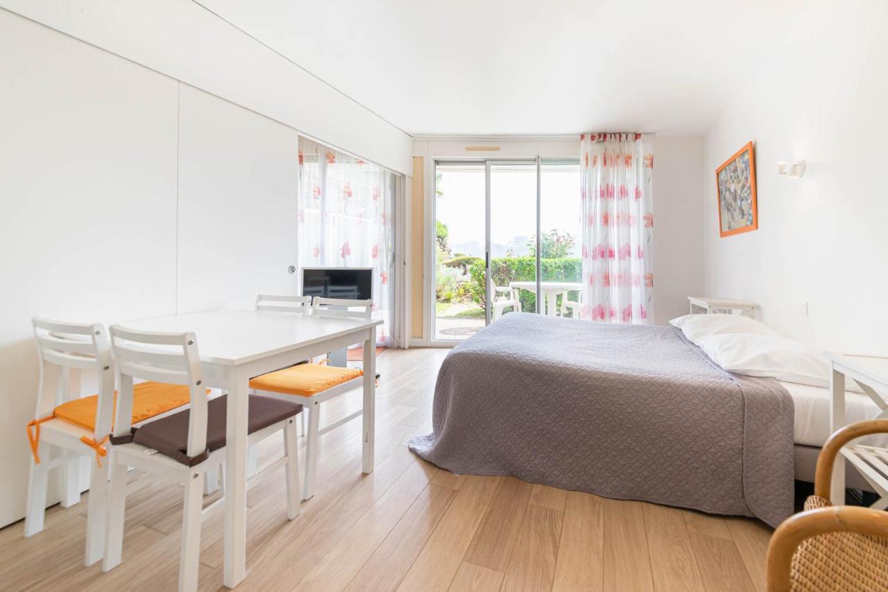 Residence Le Crystal Дінар Екстер'єр фото